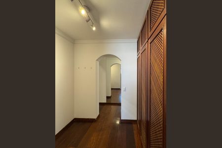 Apartamento à venda com 230m², 3 quartos e 3 vagas Apartamento à venda com 230m², 3 quartos e 3 vagasCloset - Suíte 3