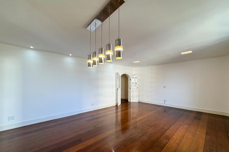 Apartamento à venda com 230m², 3 quartos e 3 vagas Apartamento à venda com 230m², 3 quartos e 3 vagasSala de Jantar