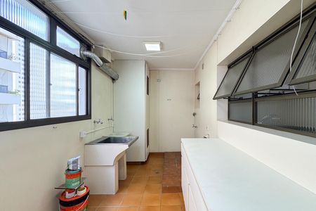 Apartamento à venda com 230m², 3 quartos e 3 vagas Apartamento à venda com 230m², 3 quartos e 3 vagasÁrea de Serviço