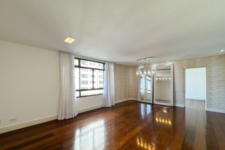 Apartamento à venda com 230m², 3 quartos e 3 vagas Apartamento à venda com 230m², 3 quartos e 3 vagasSala de Jantar