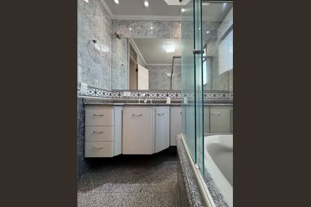 Apartamento à venda com 230m², 3 quartos e 3 vagas Apartamento à venda com 230m², 3 quartos e 3 vagasBanheiro - Suíte 3