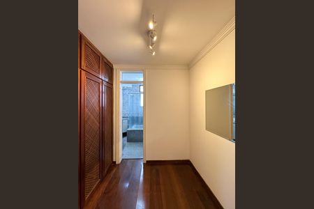 Apartamento à venda com 230m², 3 quartos e 3 vagas Apartamento à venda com 230m², 3 quartos e 3 vagasCloset - Suíte 3