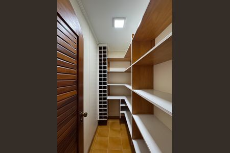 Apartamento à venda com 230m², 3 quartos e 3 vagas Apartamento à venda com 230m², 3 quartos e 3 vagasDespensa