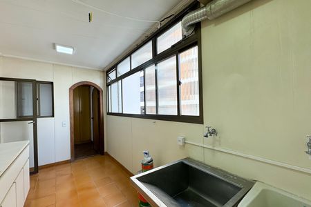 Apartamento à venda com 230m², 3 quartos e 3 vagas Apartamento à venda com 230m², 3 quartos e 3 vagasÁrea de Serviço