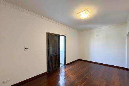 Apartamento à venda com 230m², 3 quartos e 3 vagas Apartamento à venda com 230m², 3 quartos e 3 vagasSuíte 3