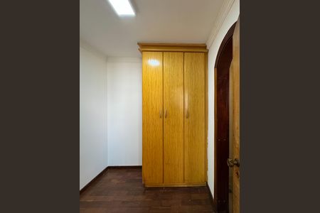 Apartamento à venda com 230m², 3 quartos e 3 vagas Apartamento à venda com 230m², 3 quartos e 3 vagasQuarto de Serviço
