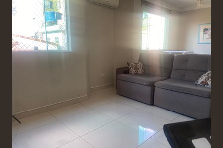 Sala de casa de condomínio à venda com 3 quartos, 110m² em Chácara Seis de Outubro, São Paulo