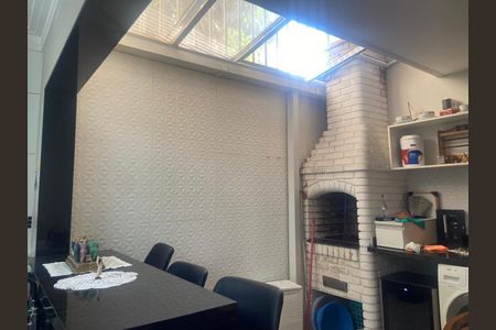 Casa de condomínio à venda com 110m², 3 quartos e 2 vagasÁrea externa