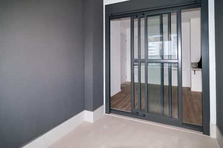 Apartamento à venda com 54m², 1 quarto e sem vaga Apartamento à venda com 54m², 1 quarto e sem vagaVaranda