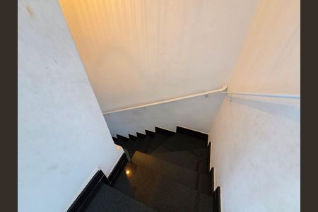 Casa de condomínio para alugar com 84m², 3 quartos e 1 vaga Casa de condomínio para alugar com 84m², 3 quartos e 1 vagaEscada