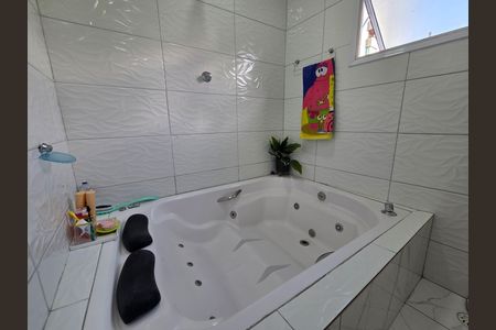 Casa de condomínio para alugar com 84m², 3 quartos e 1 vaga Casa de condomínio para alugar com 84m², 3 quartos e 1 vagaBanheiro da Suíte 1