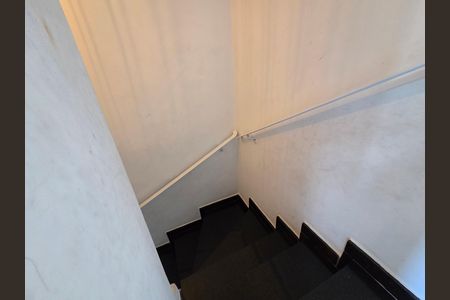 Casa de condomínio para alugar com 84m², 3 quartos e 1 vaga Casa de condomínio para alugar com 84m², 3 quartos e 1 vagaEscada