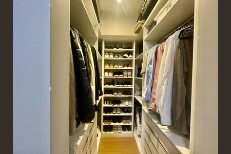 Apartamento à venda com 92m², 3 quartos e 2 vagas Apartamento à venda com 92m², 3 quartos e 2 vagasCloset