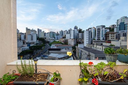 Apartamento à venda com 120m², 4 quartos e 2 vagasVARANDA