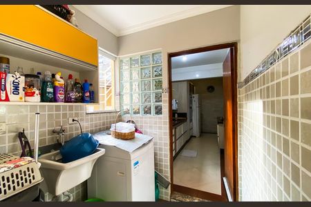 Casa à venda com 240m², 6 quartos e 3 vagas Casa à venda com 240m², 6 quartos e 3 vagasÁrea de Serviço