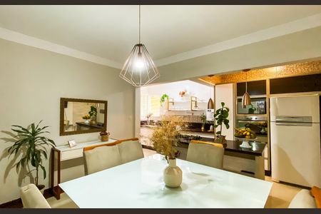 Casa à venda com 240m², 6 quartos e 3 vagas Casa à venda com 240m², 6 quartos e 3 vagasCozinha