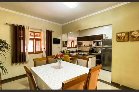 Casa à venda com 240m², 6 quartos e 3 vagas Casa à venda com 240m², 6 quartos e 3 vagasCasa 2 - Cozinha