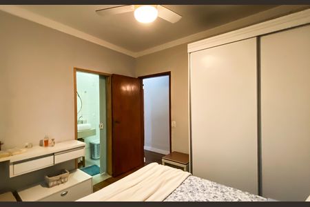 Suite  de casa à venda com 6 quartos, 240m² em Parque Cisper, São Paulo