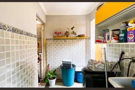 Casa à venda com 240m², 6 quartos e 3 vagas Casa à venda com 240m², 6 quartos e 3 vagasÁrea de Serviço