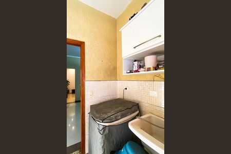 Casa à venda com 240m², 6 quartos e 3 vagas Casa à venda com 240m², 6 quartos e 3 vagasCasa 2 - Área de serviço