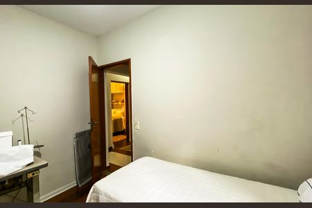 Casa à venda com 240m², 6 quartos e 3 vagas Casa à venda com 240m², 6 quartos e 3 vagasQuarto 2