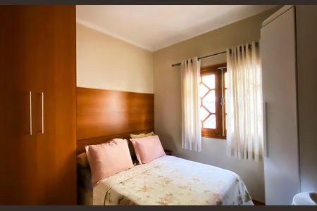 Casa à venda com 240m², 6 quartos e 3 vagas Casa à venda com 240m², 6 quartos e 3 vagasCasa 2 - Quarto