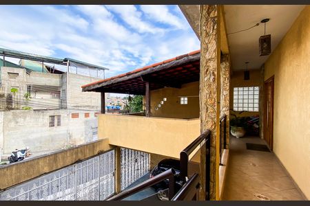 Casa à venda com 240m², 6 quartos e 3 vagas Casa à venda com 240m², 6 quartos e 3 vagasCasa 2 - Varanda