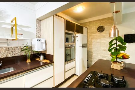 Casa à venda com 240m², 6 quartos e 3 vagas Casa à venda com 240m², 6 quartos e 3 vagasCozinha