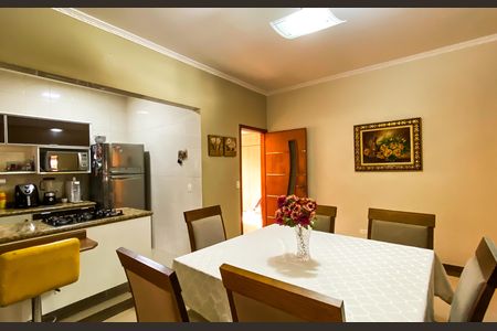 Casa à venda com 240m², 6 quartos e 3 vagas Casa à venda com 240m², 6 quartos e 3 vagasCasa 2 - Cozinha