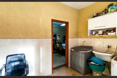 Casa à venda com 240m², 6 quartos e 3 vagas Casa à venda com 240m², 6 quartos e 3 vagasCasa 2 - Área de serviço