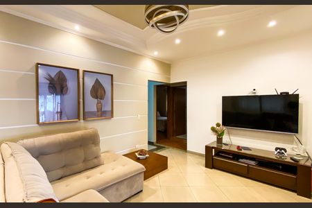 Casa à venda com 240m², 6 quartos e 3 vagas Casa à venda com 240m², 6 quartos e 3 vagasCasa 2 - Sala