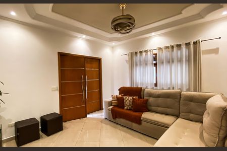 Casa à venda com 240m², 6 quartos e 3 vagas Casa à venda com 240m², 6 quartos e 3 vagasCasa 2 - Sala
