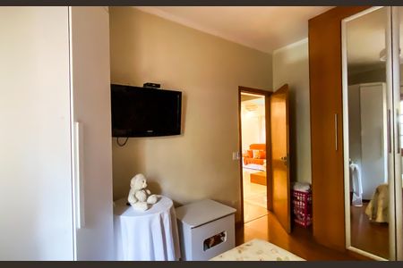 Casa à venda com 240m², 6 quartos e 3 vagas Casa à venda com 240m², 6 quartos e 3 vagasCasa 2 - Quarto