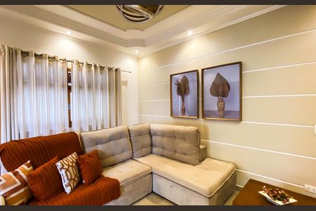 Casa à venda com 240m², 6 quartos e 3 vagas Casa à venda com 240m², 6 quartos e 3 vagasCasa 2 - Sala