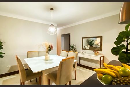 Casa à venda com 240m², 6 quartos e 3 vagas Casa à venda com 240m², 6 quartos e 3 vagasCozinha