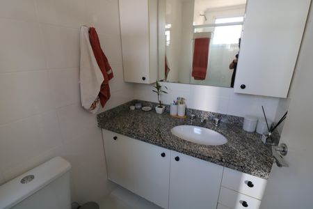 Apartamento à venda com 55m², 2 quartos e 2 vagasBanheiro da Suíte