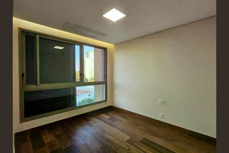 Apartamento à venda com 3 quartos, 257m² em Cambuí, Campinas