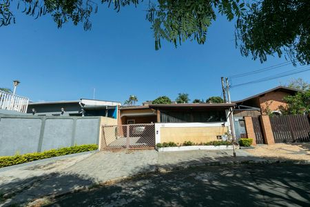 Casa à venda com 250m², 3 quartos e 2 vagas Casa à venda com 250m², 3 quartos e 2 vagasFRENTE DA CASA