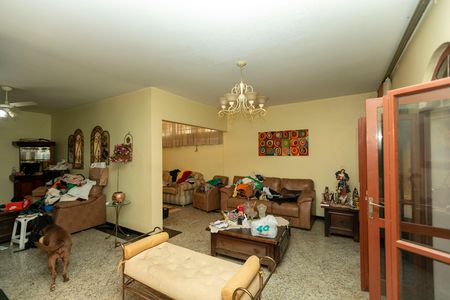 Casa à venda com 250m², 3 quartos e 2 vagas Casa à venda com 250m², 3 quartos e 2 vagasSALA