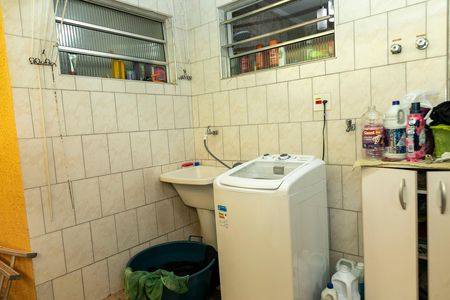 Casa à venda com 250m², 3 quartos e 2 vagas Casa à venda com 250m², 3 quartos e 2 vagasLAVANDERIA