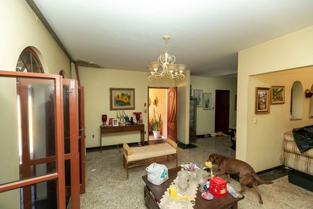 SALA de casa à venda com 3 quartos, 250m² em Parque São Quirino, Campinas