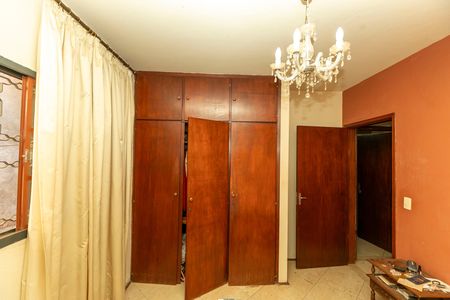 Casa à venda com 250m², 3 quartos e 2 vagas Casa à venda com 250m², 3 quartos e 2 vagasQUARTO 1 SUITE