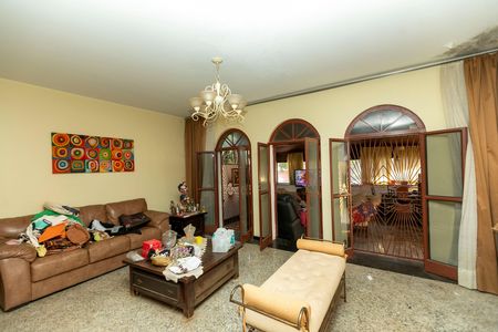 SALA de casa à venda com 3 quartos, 250m² em Parque São Quirino, Campinas