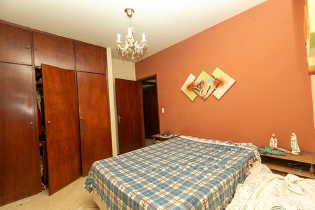 Casa à venda com 250m², 3 quartos e 2 vagas Casa à venda com 250m², 3 quartos e 2 vagasQUARTO 1 SUITE