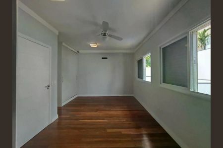 Casa de condomínio para alugar com 240m², 3 quartos e 4 vagas
