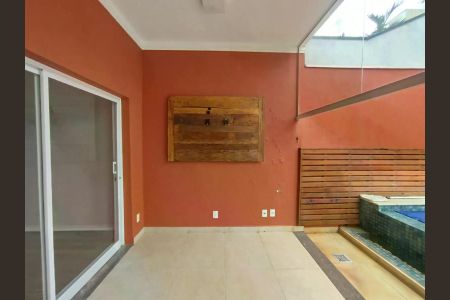 Casa de condomínio para alugar com 240m², 3 quartos e 4 vagas