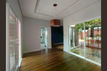 Casa de condomínio para alugar com 240m², 3 quartos e 4 vagas