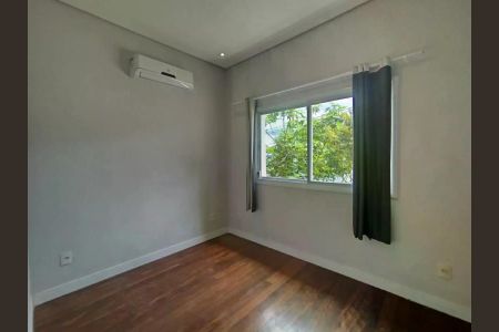 Casa de condomínio para alugar com 240m², 3 quartos e 4 vagas