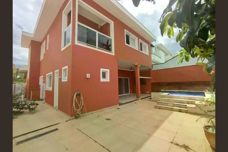 Casa de condomínio para alugar com 240m², 3 quartos e 4 vagas