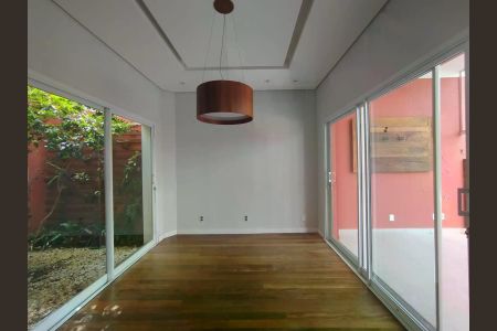 Casa de condomínio para alugar com 240m², 3 quartos e 4 vagas